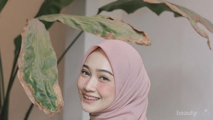 Bosan Pakai Tunik Begitu Aja? Cobain Deretan Ide Mix and Match Ini Kuy!