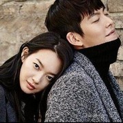 Beruntung, Seleb Korea Ini Pacaran dengan Rekan Seagensi