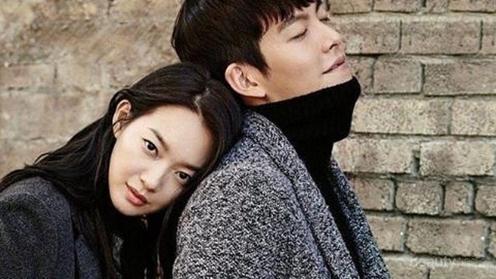 Beruntung, Seleb Korea Ini Pacaran dengan Rekan Seagensi