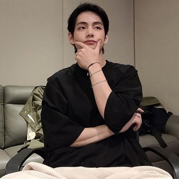 Reaksi Jangan Ngadi-ngadi ala V BTS Kala Diajak Nikah oleh Fans