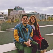 Bikin Baper, Ini 7 Potret Romantis Keenan Pearce dan Istri