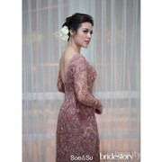 Kebaya Anti Mainstream untuk Pertunangan, Bisa Jadi Inspirasi