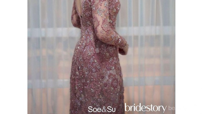 Kebaya Anti Mainstream untuk Pertunangan, Bisa Jadi Inspirasi