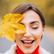 Gak Perlu Bingung Lagi, Ini Tips Makeup Sederhana Samarkan Wajah Lelah yang Kurang Tidur