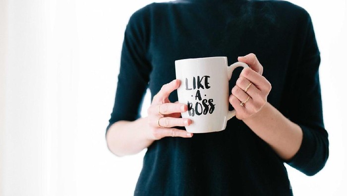 Tak Perlu Jengkel, Ini Cara Cerdas Hadapi Teman Kantor yang Bossy