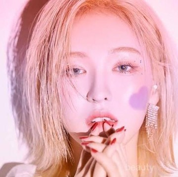 Wendy Beri Staf Konser Red Velvet Hadiah Meski Masih Sakit, Dipuji Super Baik