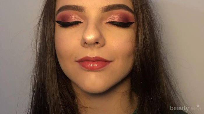 Panduan Pemula: 4 Teknik Membuat Eyeliner Wing Jadi Lebih Mudah