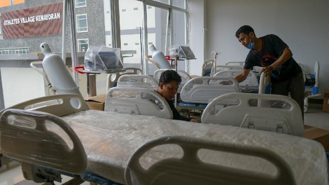 Pasien Covid-19 tanpa gejala maupun yang bergejala dapat menjalani perawatan atau isolasi mandiri di RS Darurat Wisma Atlet jika mengantongi rujukan puskesmas.