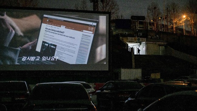 FOTO: Berkah Corona untuk Bioskop Drive-In Korea Selatan