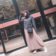 Mulai dari Casual Hingga Formal, Ide Padu Padan Rok Plisket Untuk Hijabers Ini Wajib Kamu Coba