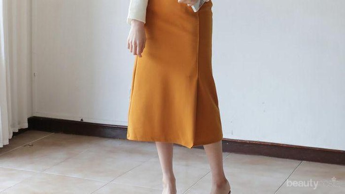 Ubah Outfit Sederhana Kamu Jadi Lebih Chic dengan Scarf, Ladies!