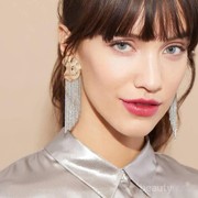 Kandungan Lipstik Sheer yang Bikin Bibir Lembap