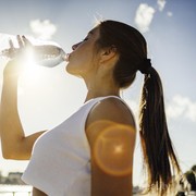 Rutin Konsumsi Air Putih Setiap Pagi? Kamu Bisa Dapat Ragam Manfaat Ini!