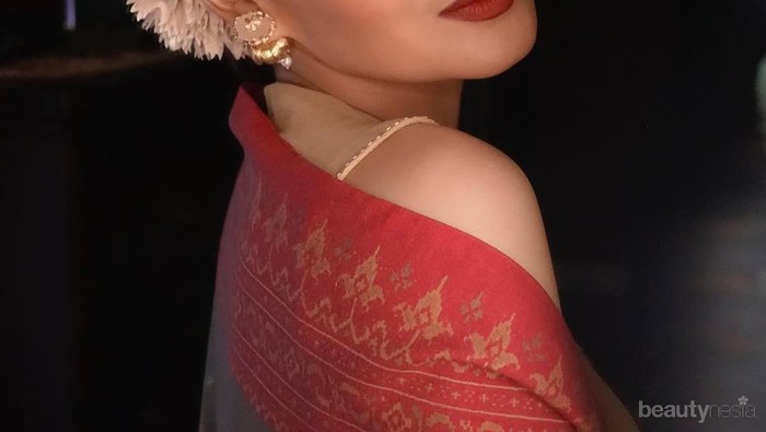 10 Foto Transformasi Wajah Yuni Shara yang Tetap Cantik dan Menolak Tua