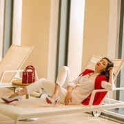 8 Gaya Mewah dan Berkelas Sidi Siwi, Pramugari Garuda yang Memesona