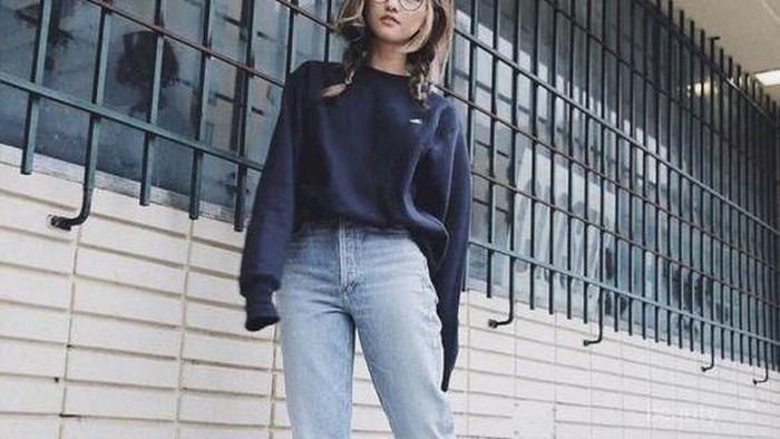 Mau Tampil Kekinian? Coba Mix n Match Outfitmu dengan 5 Model Jeans Ini!