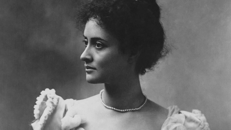 Putri Ka'iulani yang menjadi penerus takhta kerajaan Hawaii harus merelakan segala harapan dan meninggal di usia muda. Baca kisahnya yuk Bun!