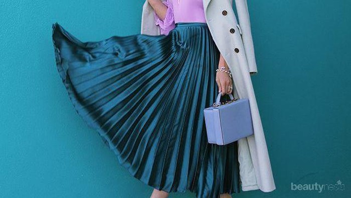Punya Rok Plisket Berbahan Velvet? Mix and Match dengan Gaya Berikut Agar Terlihat Stunning dan Menarik!