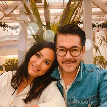 img-title 25 Tahun Menikah, Ferry Salim dan Istri Masih Tetap Mesra!