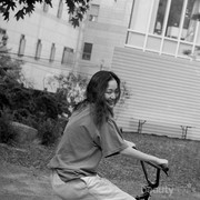 Tampil Lebih Stylish, Ikuti 8 Tips Pakai Kaus Oversize Berikut!