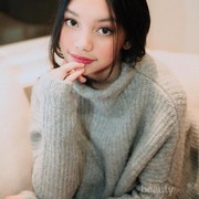 Inspirasi Gaya Fashion Naura, Anak Nola AB3 untuk Kamu Remaja Beranjak Dewasa