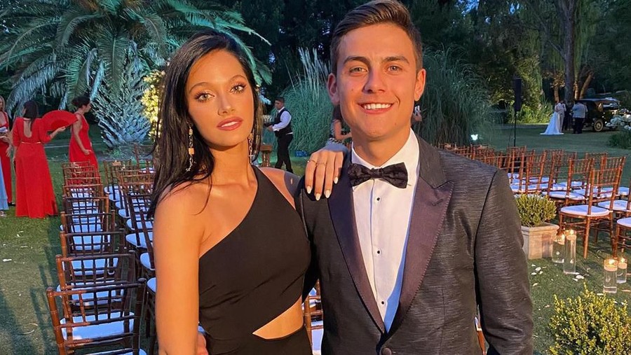 Striker Juventus Paulo Dybala dan Pacarnya Positif Corona Gelandang penyerang Juventus yaitu Paulo Dybala dan pacarnya positif corona.