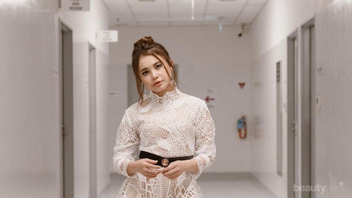 Tetap Muda dan Stylish di Usia 42 tahun, Gaya Rossa Wajib Jadi Panutan!