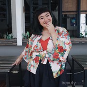 Punya Tubuh Curvy, Intip Inspirasi Fashion dengan Outfit Bermotif ala Tiraemon Ini