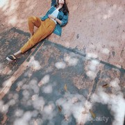 Jadikan Suasana Hati Lebih Semangat, Ini 8 Ide Outfit Warna Mustard