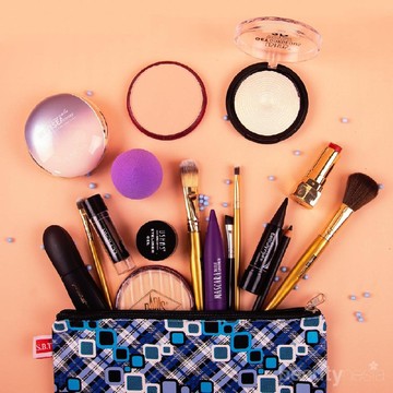 img-title Ini Dia Brush Make Up yang Tidak Boleh Ketinggalan Saat ke Luar Rumah
