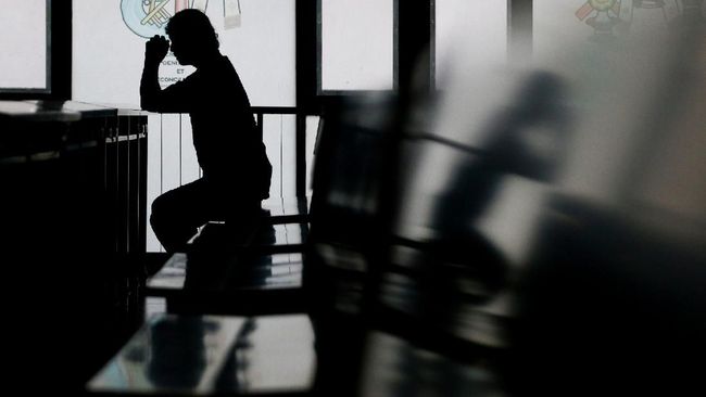 Pria Positif Corona di AS Hadiri Kebaktian, Tularkan 90 Orang Seorang pria positif Covid-19 menghadiri kebaktian di sebuah gereja di Ohio, AS dan menularkan ke 90 orang lainnya.