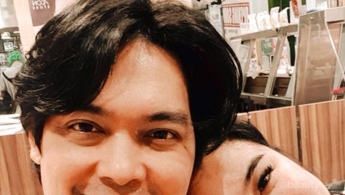 Kumpulan Momen Manis Donnie Eks Ada Band dan Istri