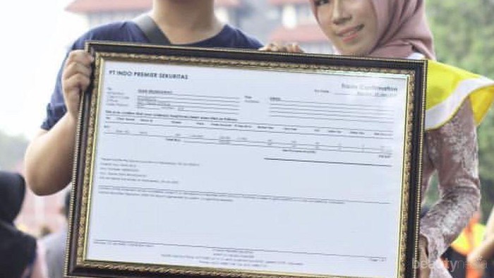 Viral! Bukan Bunga atau Boneka, Mahasiswi UI Dapat Kado Wisuda Saham dari Gebetan