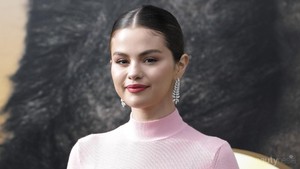 Gaya Rambut 60-an Selena Gomez yang Siap Tren 2020
