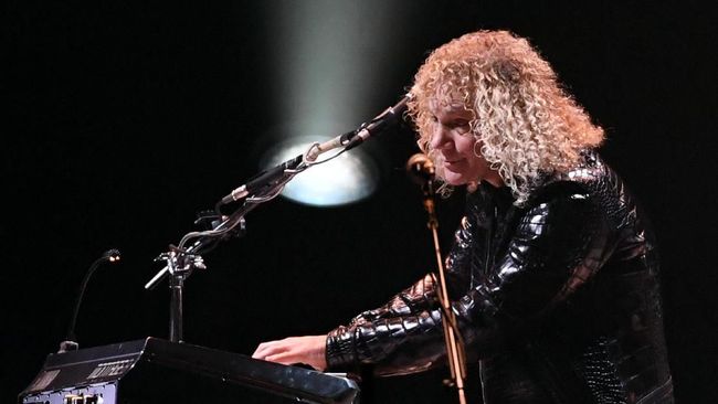 Kibordis Bon Jovi, David Bryan mengumumkan positif terinfeksi virus corona Covid-19 dan mengumumkan kondisinya semakin membaik.