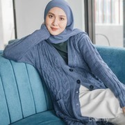 Musim Hujan Gak Takut Dingin dengan Outfit Rajut ala Selebgram Ini