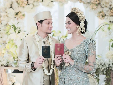 Sakral, 7 Foto Pernikahan Syamsir Alam & Puteri Indonesia 2017 Bunga Jelitha