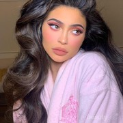 Seperti Kylie Jenner, 10 Artis Indonesia Ini Punya Bibir Seksi dan Tebal