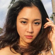 Simple dan Cantik, Berikut Inspirasi Makeup ala Sherina Munaf yang Bisa Kamu Tiru!