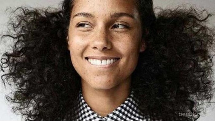 Tetap Percaya Diri Tampil Tanpa Makeup, Ini 5 Potret Cantik Alicia Keys!