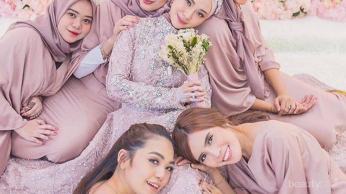 Inspirasi Seragam Bridesmaid dengan Celana 2020