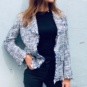 Jaket Tweed: Jaket Perempuan Kekinian yang Cocok untuk Dipakai Ngantor dan Hangout