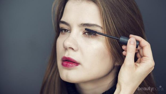 Panduan Pemula: Cara Mudah Memakai Bulu Mata Palsu