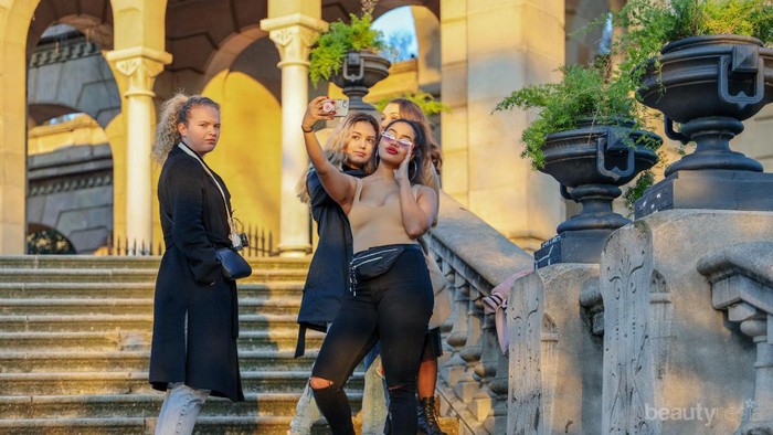Agar Selfie Makin Paripurna, Coba Deh Beberapa Trik Make Up Berikut Ini!