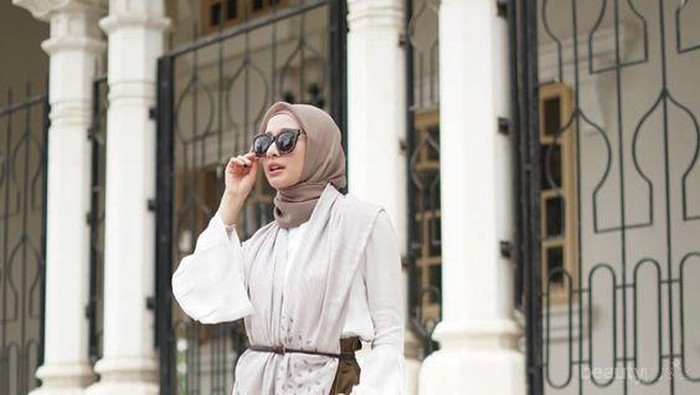 Bosen Kondangan Pakai Dress? Coba Tiru 5 Padu Padan Kulot Ini!