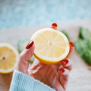 Gak Banyak yang Tahu, Ini Manfaat Lemon Untuk Bersihkan Rumah