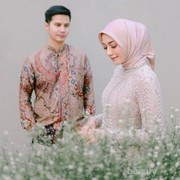 Foto: Momen Bahagia Hijabers Mega Iskanti Lamaran dengan Kekasih Barunya