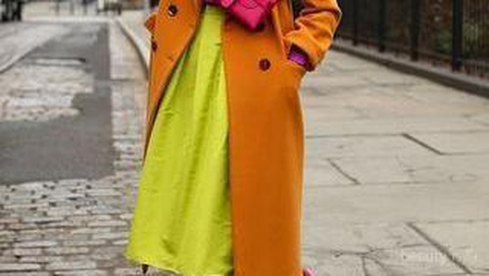 Jangan Sampai Terlihat Norak! Ini Tips Memakai Baju Warna Cerah