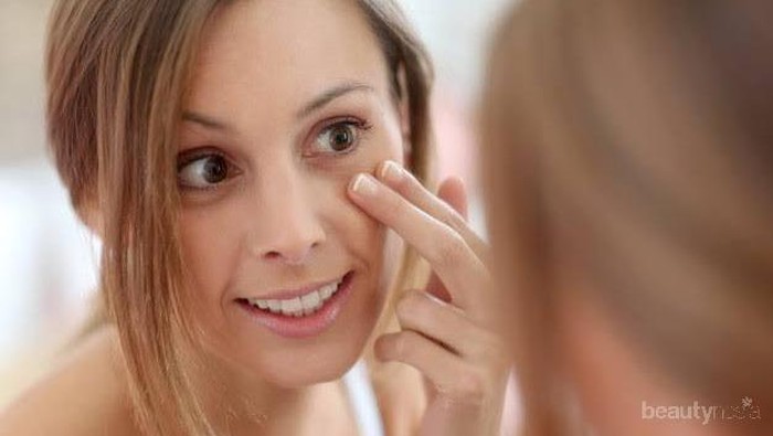 Gak Perlu Mahal, Ini Trik Mudah Hilangkan Kerutan di Bawah Mata secara Alami