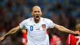 Mantan penyerang timnas Republik Ceko Jan Koller memiliki tinggi 202 sentimeter. Koller salah satu penyerang yang ditakuti sepanjang era 2000 hingga 2010. (AFP PHOTO / DIMITAR DILKOFF)